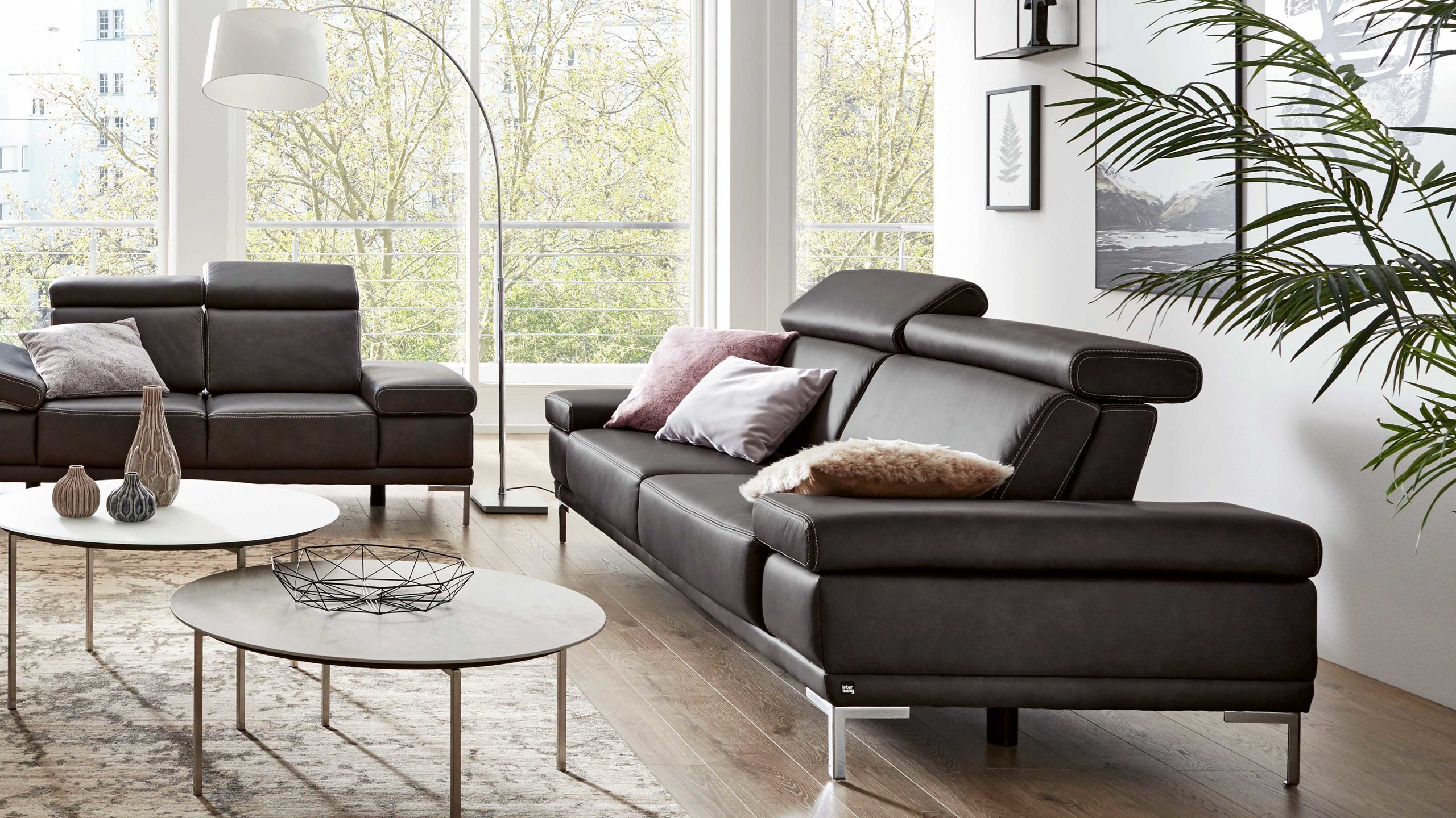 Interliving Sofa Serie 4251 – Zweisitzer 12202 mit Sitztiefenverstellung