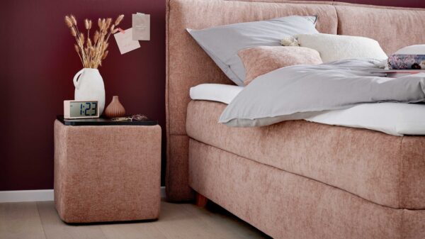 Interliving Boxspringbett Serie 1420 – Nachtkonsole mit Induktionsladefeld