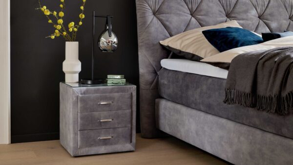 Interliving Boxspringbett Serie 1420 – Nachtkonsole mit Induktionsladefeld