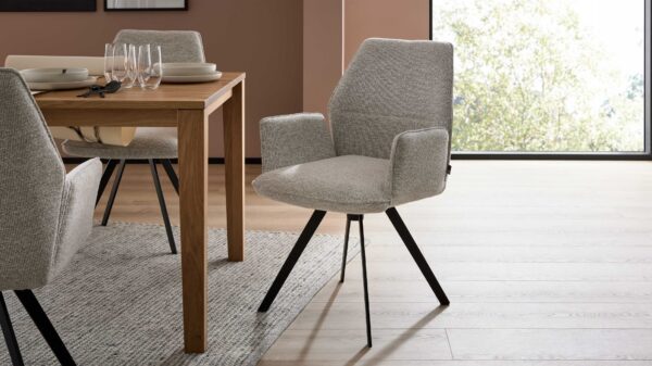Interliving Esszimmer Serie 5102 – Armlehnstuhl U322 mit Drehfunktion