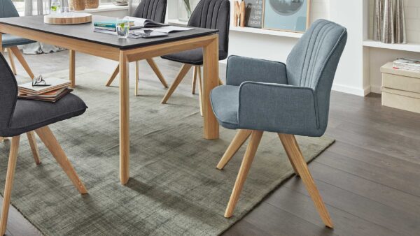 Interliving Esszimmer Serie 5102 – Armlehn-Polsterstuhl U112 mit Drehfunktion