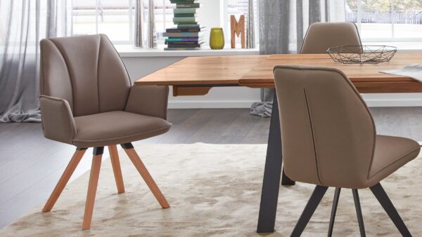 Interliving Esszimmer Serie 5102 – Armlehn-Polsterstuhl U232 mit Drehfunktion