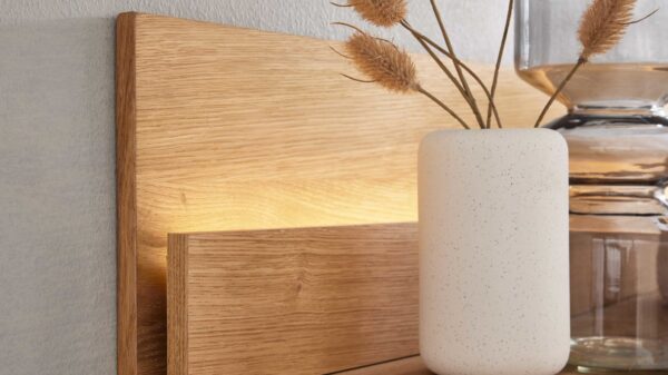 Interliving Wohnzimmer Serie 2027 – Streifenbeleuchtung