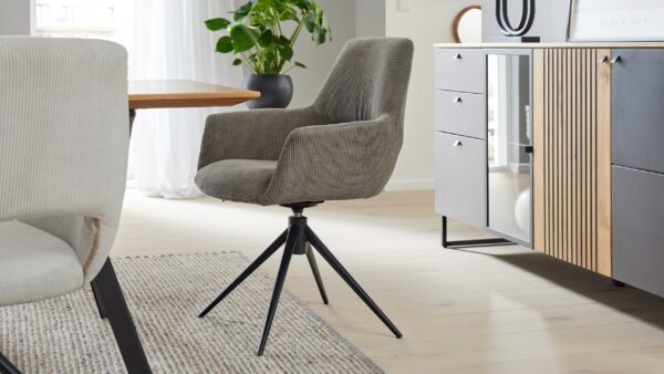 Interliving Esszimmer Serie 5605 – Armlehnstuhl 2282-04 mit Dreh- und Rückholfunktion