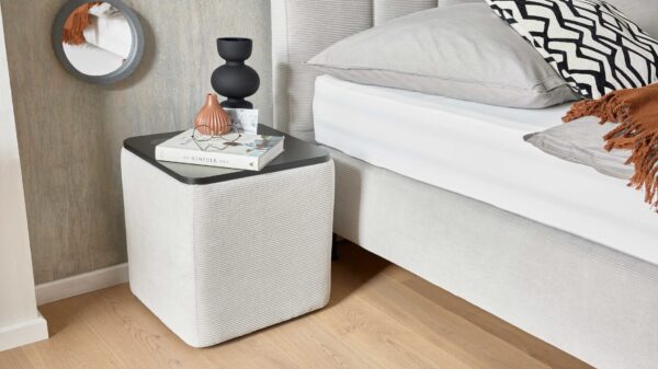 Interliving Boxspringbett Serie 1418 – Nachtkonsole mit Ladefunktion