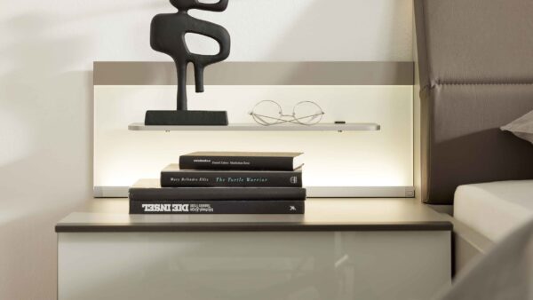 Interliving Schlafzimmer Serie 1032 – beleuchtetes Paneel-Set